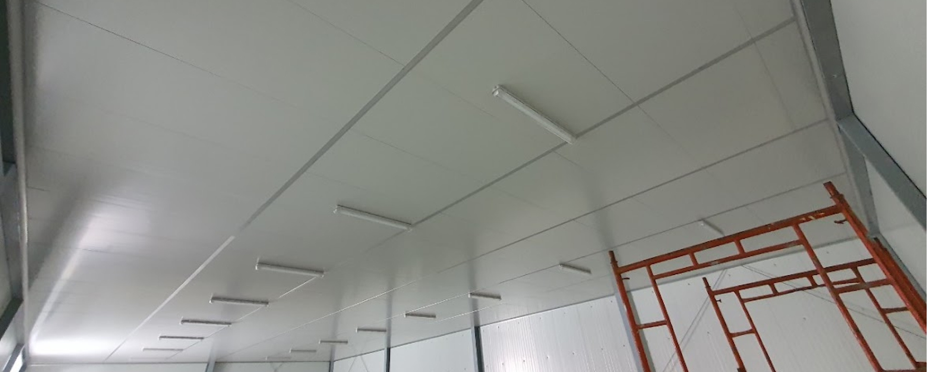 Trần bằng tấm panel